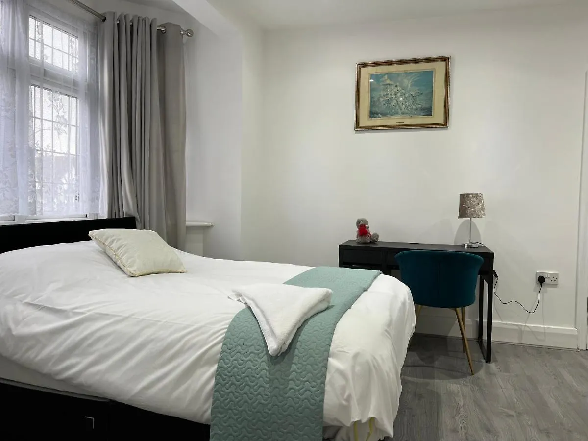 Apartment Starlet Property Wanstead