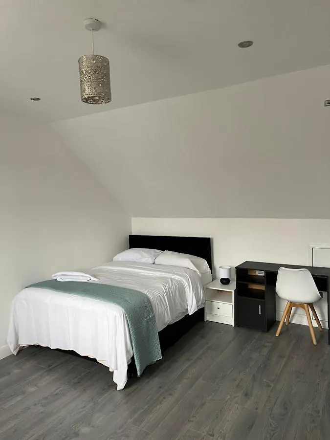Starlet Property Wanstead 0*,