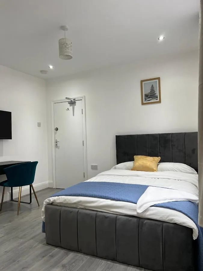 Starlet Property Wanstead Apartment