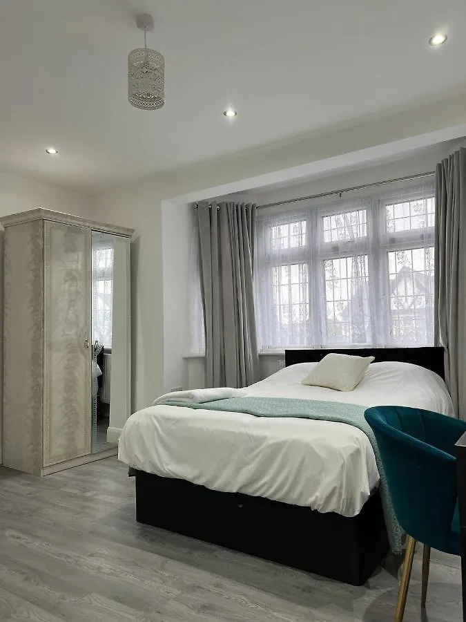 Starlet Property Wanstead Apartment
