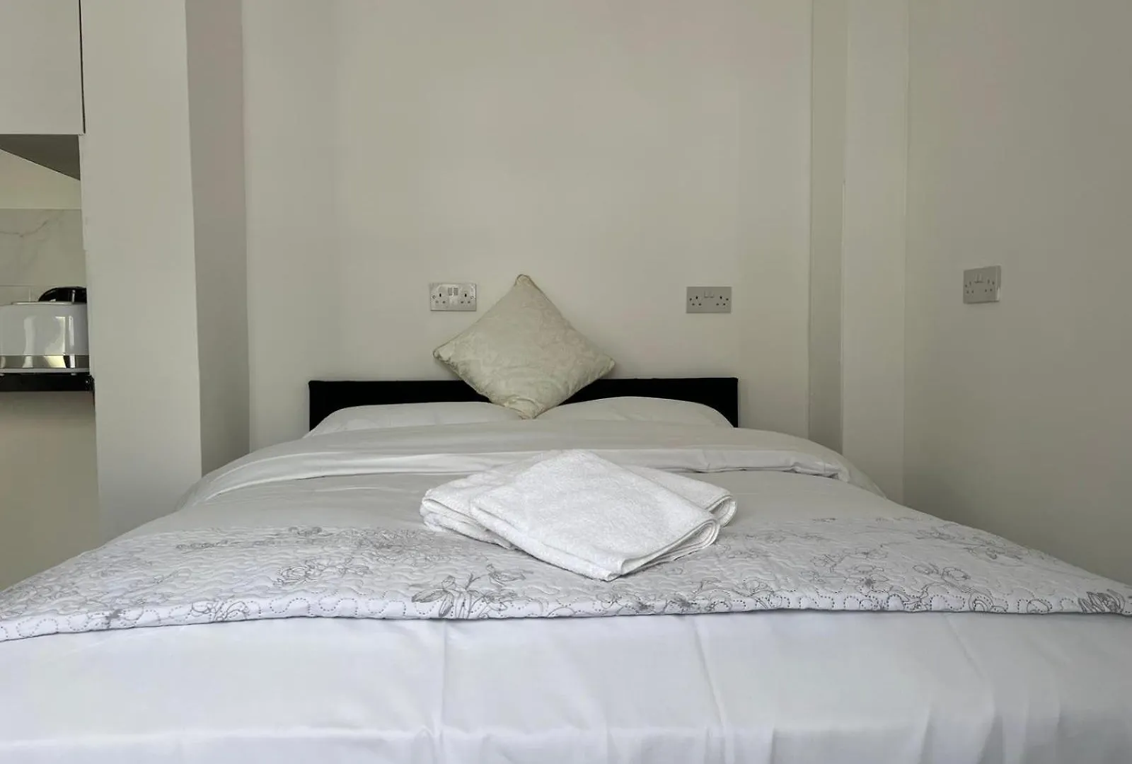 Starlet Property Wanstead Apartment