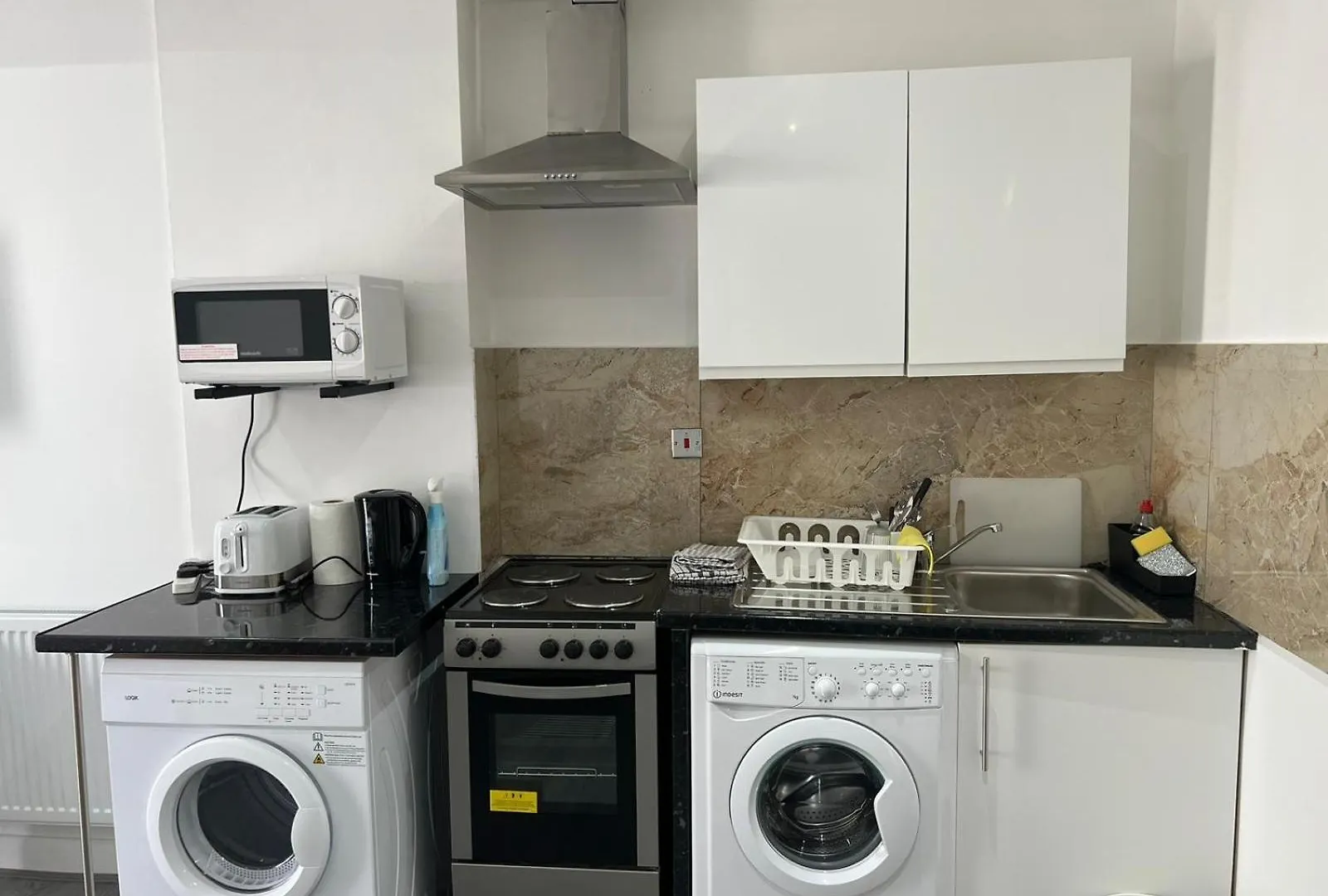 Starlet Property Wanstead 0*,